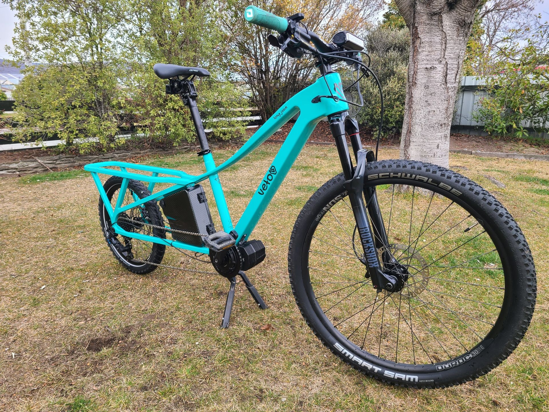Side view of Long John all-terrain cargo bike with no cargo arrangement installed